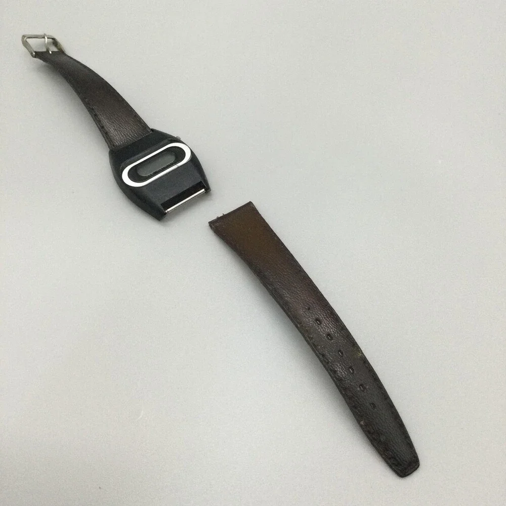 Vintage Texas Instruments Series 550 Mens Watch 33mm LCD NOT RUNNING FOR PARTS